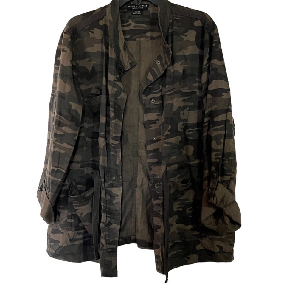 Social Standard by Sanctuary•Camo Long Sleeve Button Top